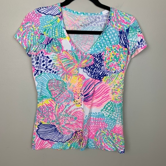 Lilly Pulitzer Michele Roar Of The Seas V Neck White Seashell Short Sleeve Top - Picture 1 of 5